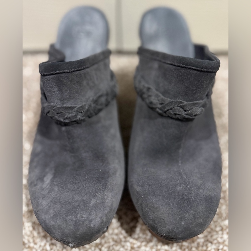 UGG Women’s Gray Suede platform mule clogs womens size 10 -fur lined toes